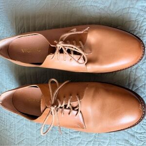 Vionic Wesley tan shoes size 10